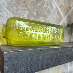 Vintage Avan Hoboken & Co. Large 9" Yellow Glass Bottle Vase